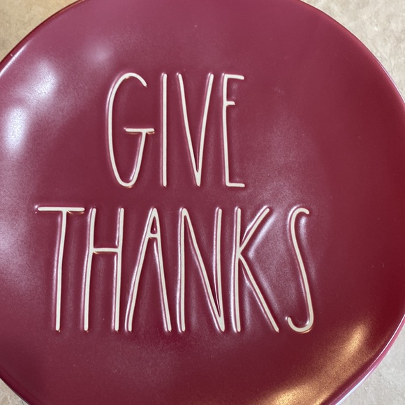 NWT Rae Dunn Give Thanks 8” salad plates set of 4 - Picture 2 of 4
